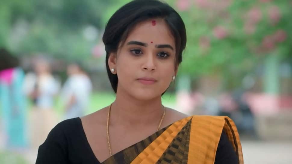 அமுதாவும் அன்னலட்சுமியும்: படிக்க கிளம்பும் அமுதா.. கழுத்தை பிடித்து வெளியே தள்ளும் அன்னம்