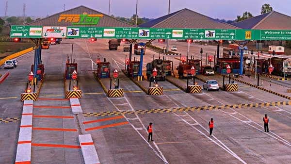 toll-plaza-rules-changed-good-news-for-car-owners-nitin-gadkari