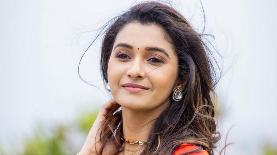 ‘உங்க பிரா சைஸ் என்ன..?’ ரசிகர் கேட்ட கேள்விக்கு செருப்படி ரிப்ளை கொடுத்த பிரபல நடிகை..!