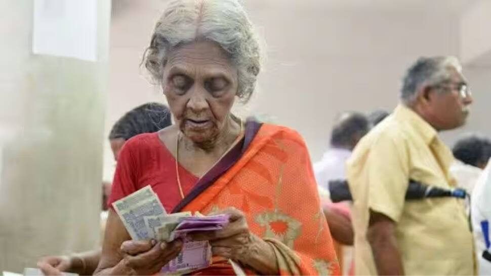 முதியோர் உதவித்தொகை அதிரடி உயர்வு - தமிழ்நாடு அரசு முடிவு!