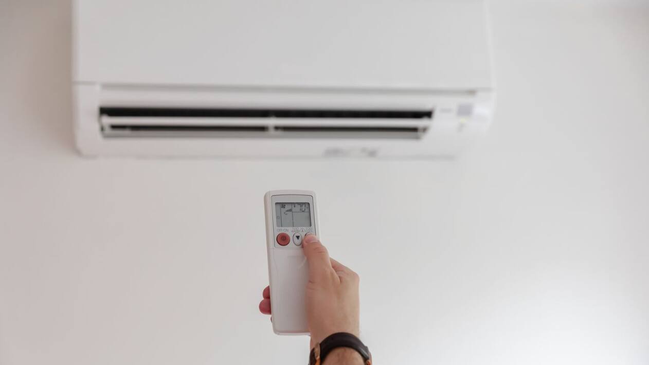 எச்சரிக்கை! மழைக்காலங்களில் ஏசியில் இந்த தவறை மட்டும் பண்ணிடாதீங்க!