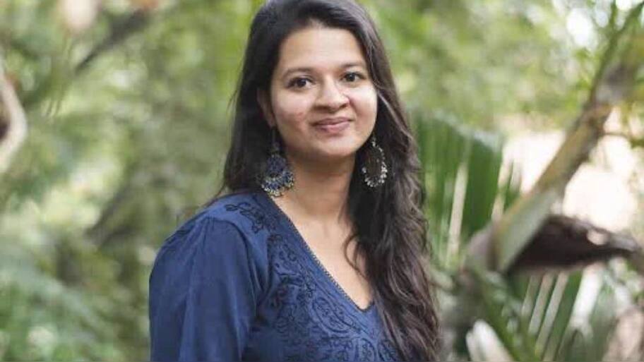 சிம்பிளா ஆரம்பித்த ஸ்நாக்ஸ் கம்பெனி 175 கோடிக்கு விற்பனை: சகோதரிகளின் சாதனை பயணம்