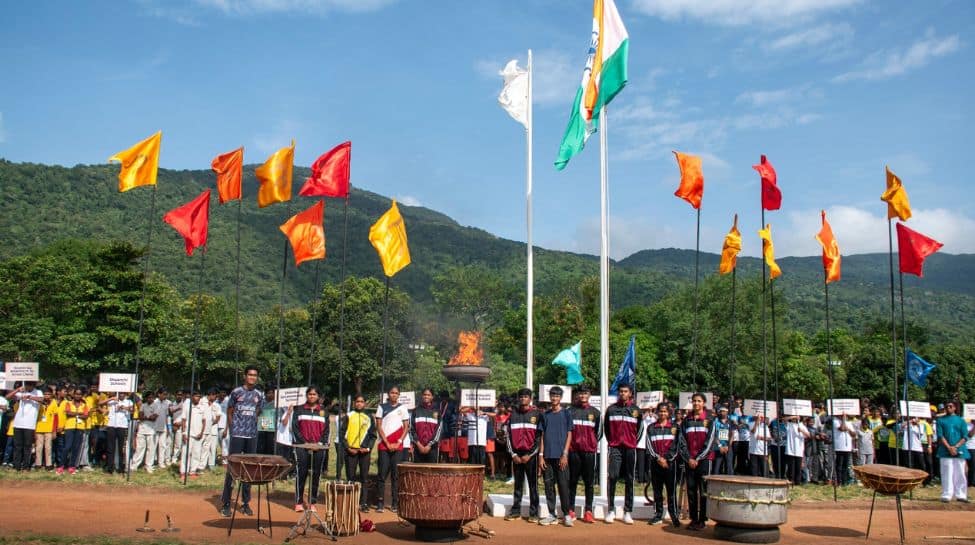 ஈஷா ஹோம் ஸ்கூலில் தடகளப் போட்டி... பிரதமரின் பொருளாதார ஆலோசனை குழு தலைவர் பங்கேற்பு