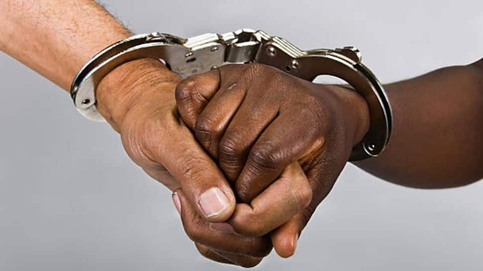 ஈரோடு: தனியாக இருந்த இளம்பெண்ணிடம் அத்துமீறிய கிராம நிர்வாக அலுவலர்