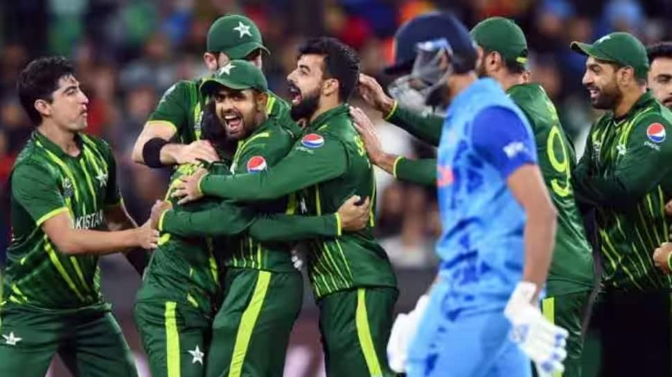 பாகிஸ்தான் கிரிக்கெட் வீரர்களின் மாதச் சம்பளம் இவ்வளவு தானா... வெளியான பட்டியல்!