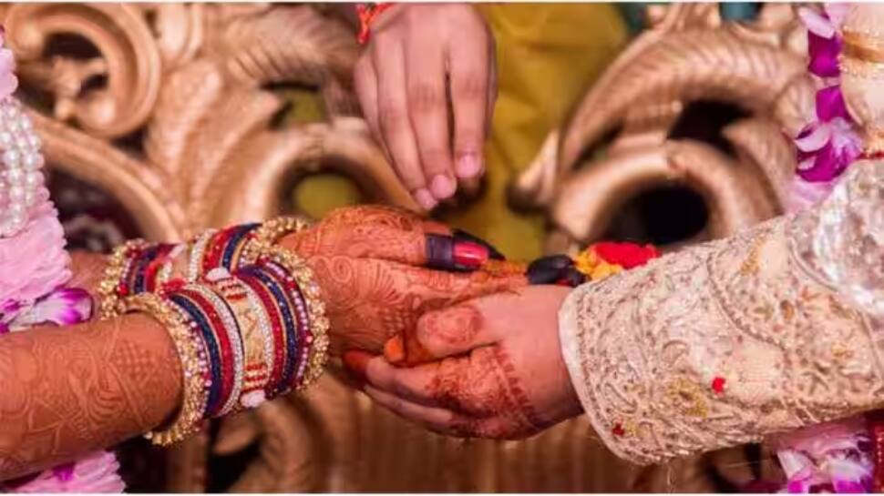 திருமணத்தில் லட்சக்கணக்கில் கல்லாக்கட்டும் 'மணப்பெண் தோழி' - அது எப்படி?