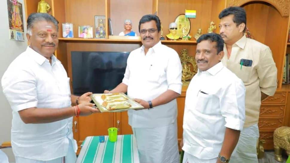 ஓபிஎஸ் - தங்க தமிழ்செல்வன் திடீர் சந்திப்பு: பின்னணி இதுதான்