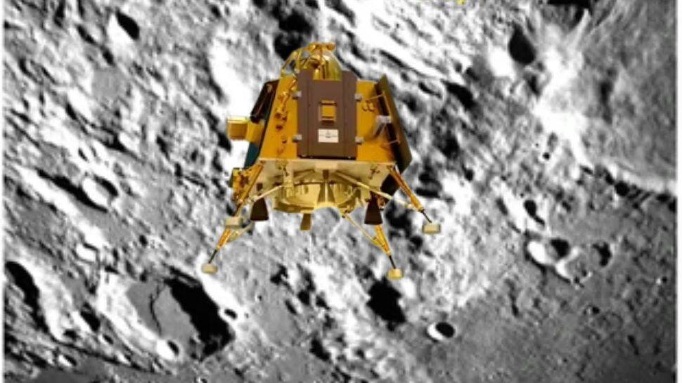 சந்திரயான்-3: விக்ரம் லேண்டர் அனுப்பிய புகைப்படங்களை பெருமையுடன் பகிர்ந்த இஸ்ரோ