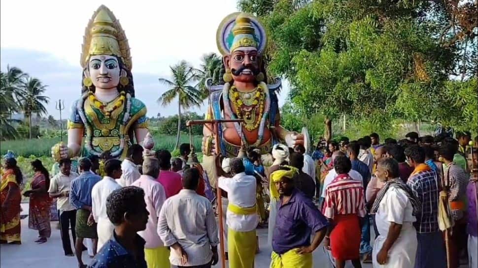 ’ரத்த சோறு’ சாப்பிட்ட பெண்கள்- குழந்தை வரம் வேண்டி நூதன வழிபாடு