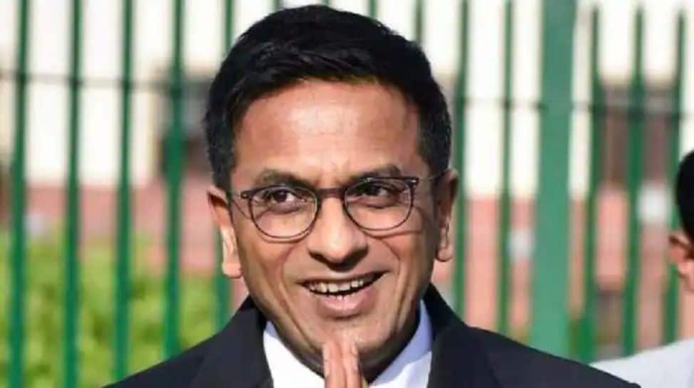 டெக்னாலஜியை யூஸ் பண்ணுங்க... வழக்கறிஞர்களை அறிவுறுத்திய தலைமை நீதிபதி!