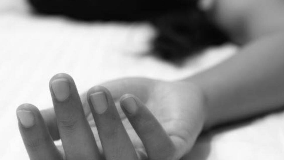 தூக்கிட்ட நிலையில் இளம் நடிகை மரணம்..! கொலையா? தற்கொலையா? ரசிகர்கள் அதிர்ச்சி! 