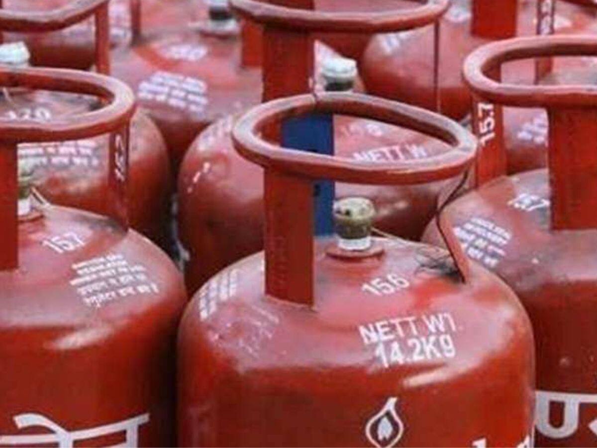 முதல் நாளே அதிர்ச்சி!! LPG Gas சிலிண்டர்களின் விலையில் அதிரடி அதிகரிப்பு, விலை பட்டியல் இதோ