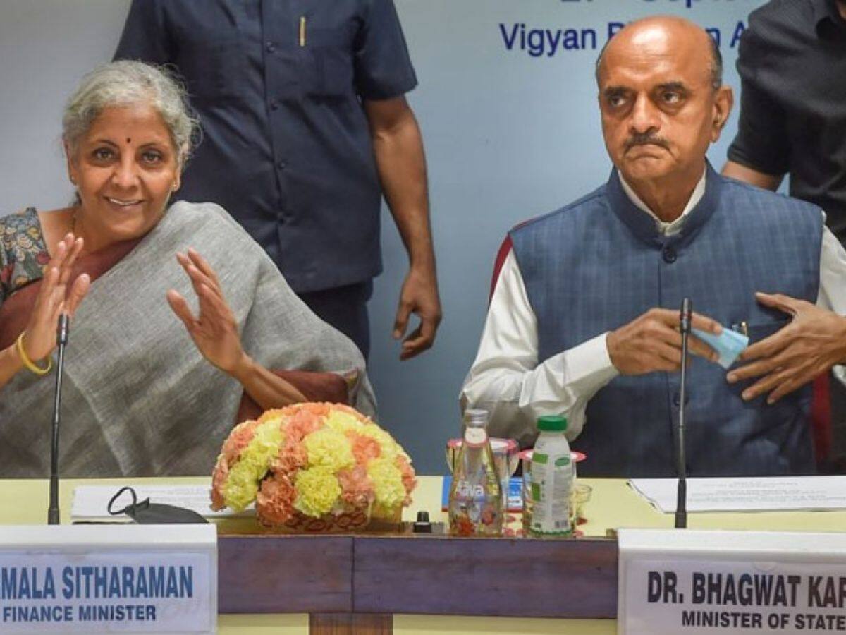 நலத்திட்டங்களை அனைவருக்கும் கொண்டு சேர்க்க தனியார் வங்கிகளுடன் மத்திய அரசு ஆலோசனை