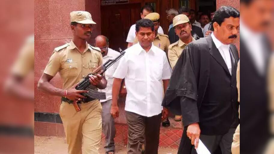 தொடரும் ரெய்டு..! லாட்டரி அதிபர் மார்டின் வீட்டில் வருமானவரித்துறை சோதனை