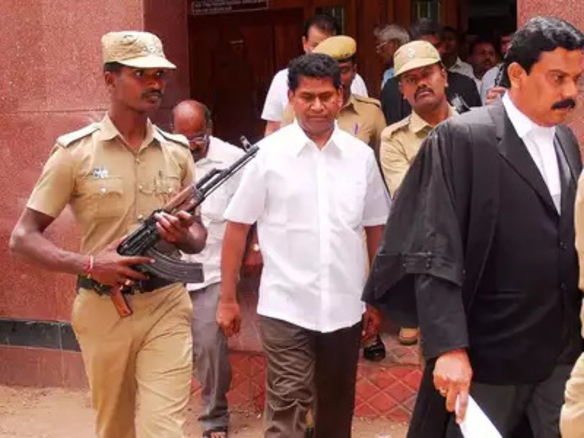 தொடரும் ரெய்டு..! லாட்டரி அதிபர் மார்டின் வீட்டில் வருமானவரித்துறை சோதனை தொடரும் ரெய்டு..! லாட்டரி அதிபர் மார்டின் வீட்டில் வருமானவரித்துறை சோதனை
