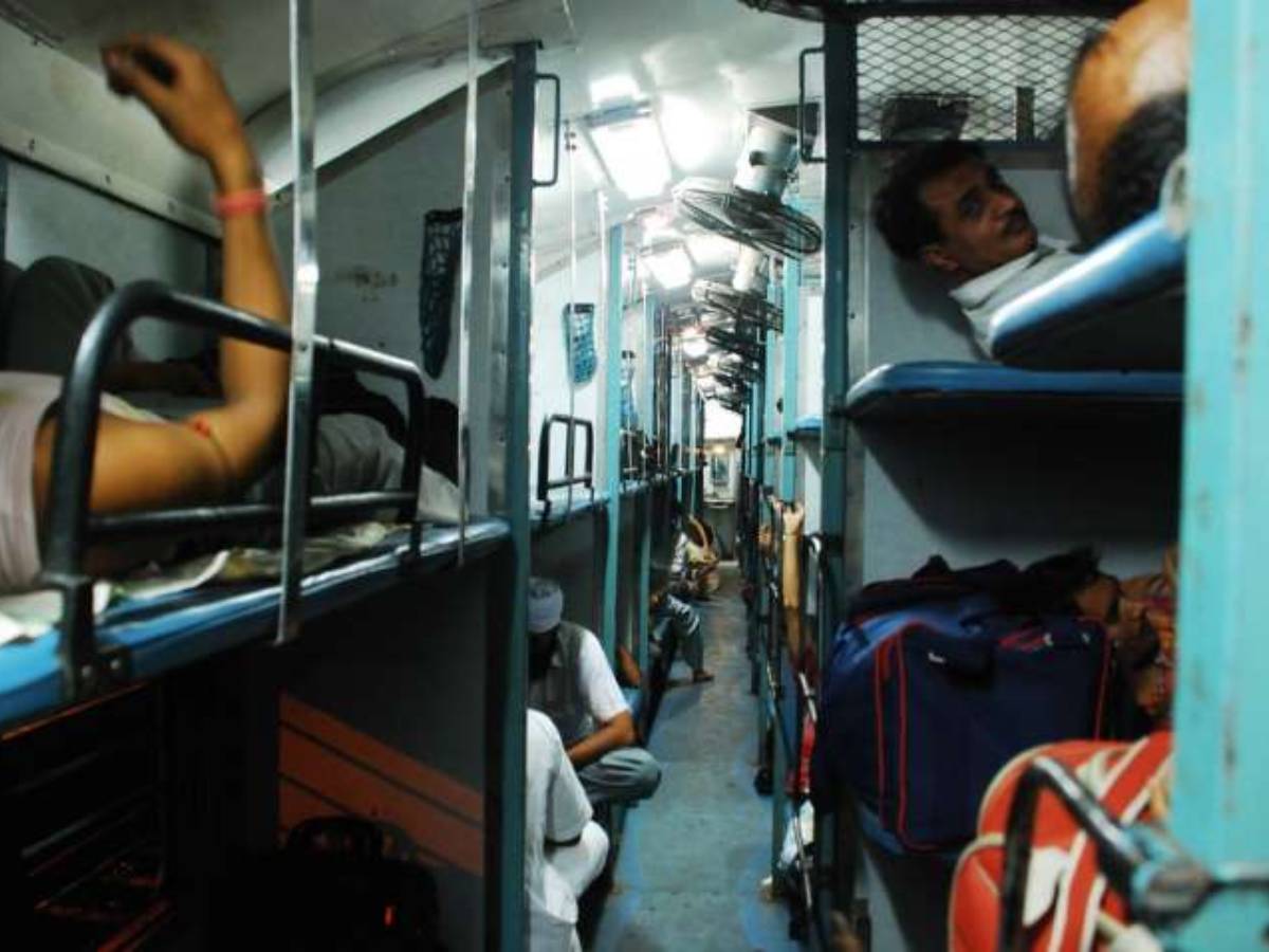 IRCTC: ரயிலில் இரவில் பயணம் செய்பவர்களுக்கு புதிய விதிகள் அமல்! IRCTC: ரயிலில் இரவில் பயணம் செய்பவர்களுக்கு புதிய விதிகள் அமல்!