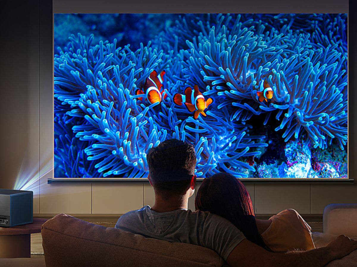 150 இன்ச் 4K டிவி வந்திருக்கு, வைக்க வீட்டில் இடமிருக்கா? டால்பி அட்மோஸ் சவுண்ட் காதை கிழிக்கும்