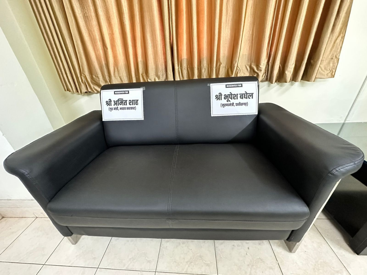 வைரலாகும் முதலமைச்சரின் Sofa... மௌனம் காக்கும் அமித் ஷா - பின்னணி என்ன? வைரலாகும் முதலமைச்சரின் Sofa... மௌனம் காக்கும் அமித் ஷா - பின்னணி என்ன?