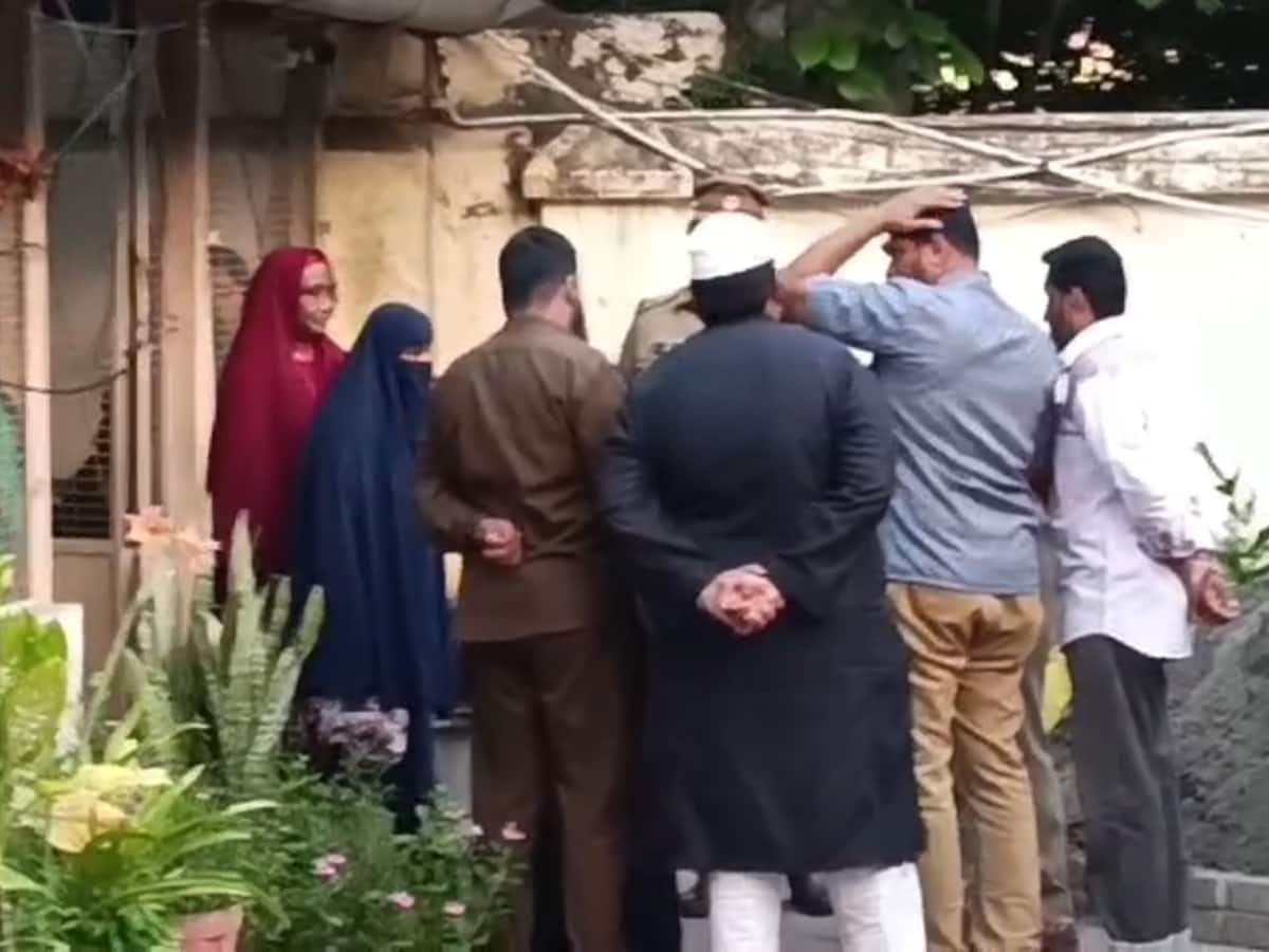 'மாட்டிறைச்சி சாப்பிடுவியா' மாணவியை துன்புறுத்திய ஆசிரியை? - கோவையில் அதிர்ச்சி!