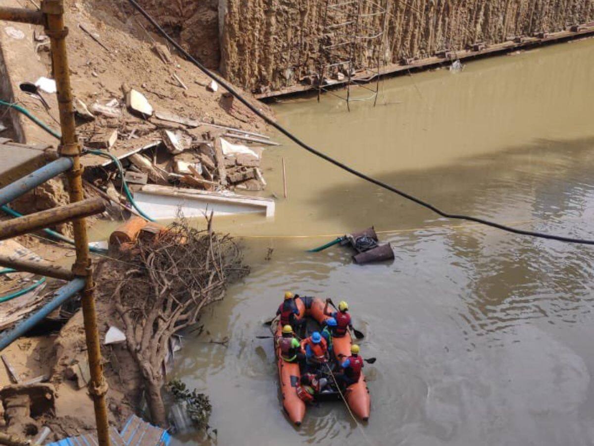 வேளச்சேரி ராட்சத பள்ளத்தில் சிக்கிய ஒருவர் சடலமாக மீட்பு, இன்னொருவரை தேடும் பணி தீவிரம்