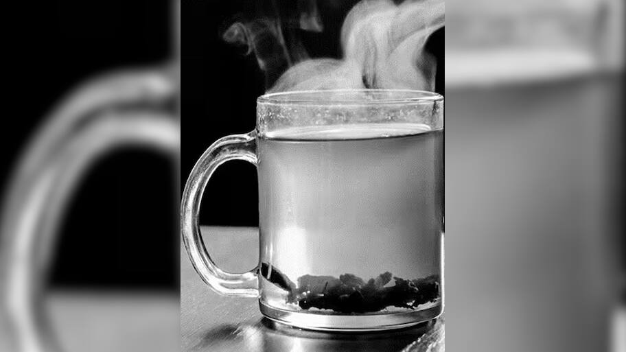 வெந்நீர் குடிப்பதால் உடலில் ஏற்படும் அதிசய மாற்றங்கள்
