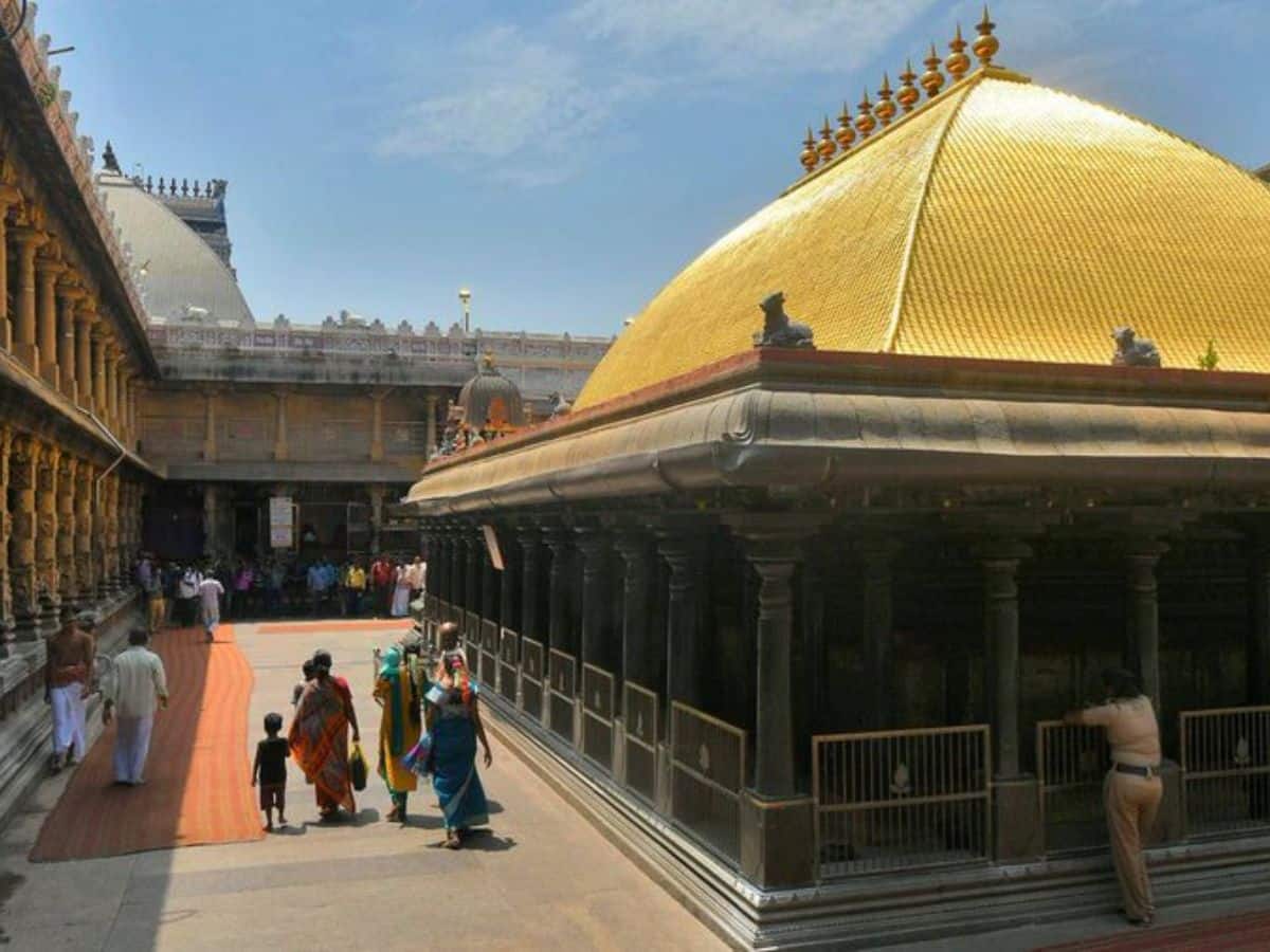 சிதம்பரம்: கனகசபை மீது ஏறி பக்தர்கள் வழிபட தீட்சிதர்கள் மறுப்பு - காவல்துறையில் புகார்