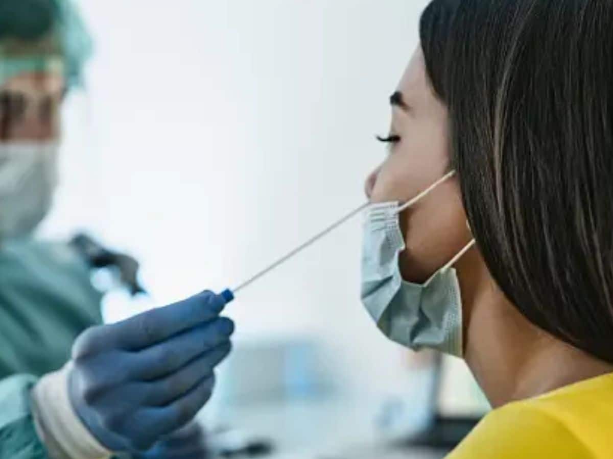 தமிழகத்தை மீண்டும் அச்சுறுத்தும் கொரோனா! ஒரே நாளில் இத்தனை பேருக்கு பாதிப்பா? 