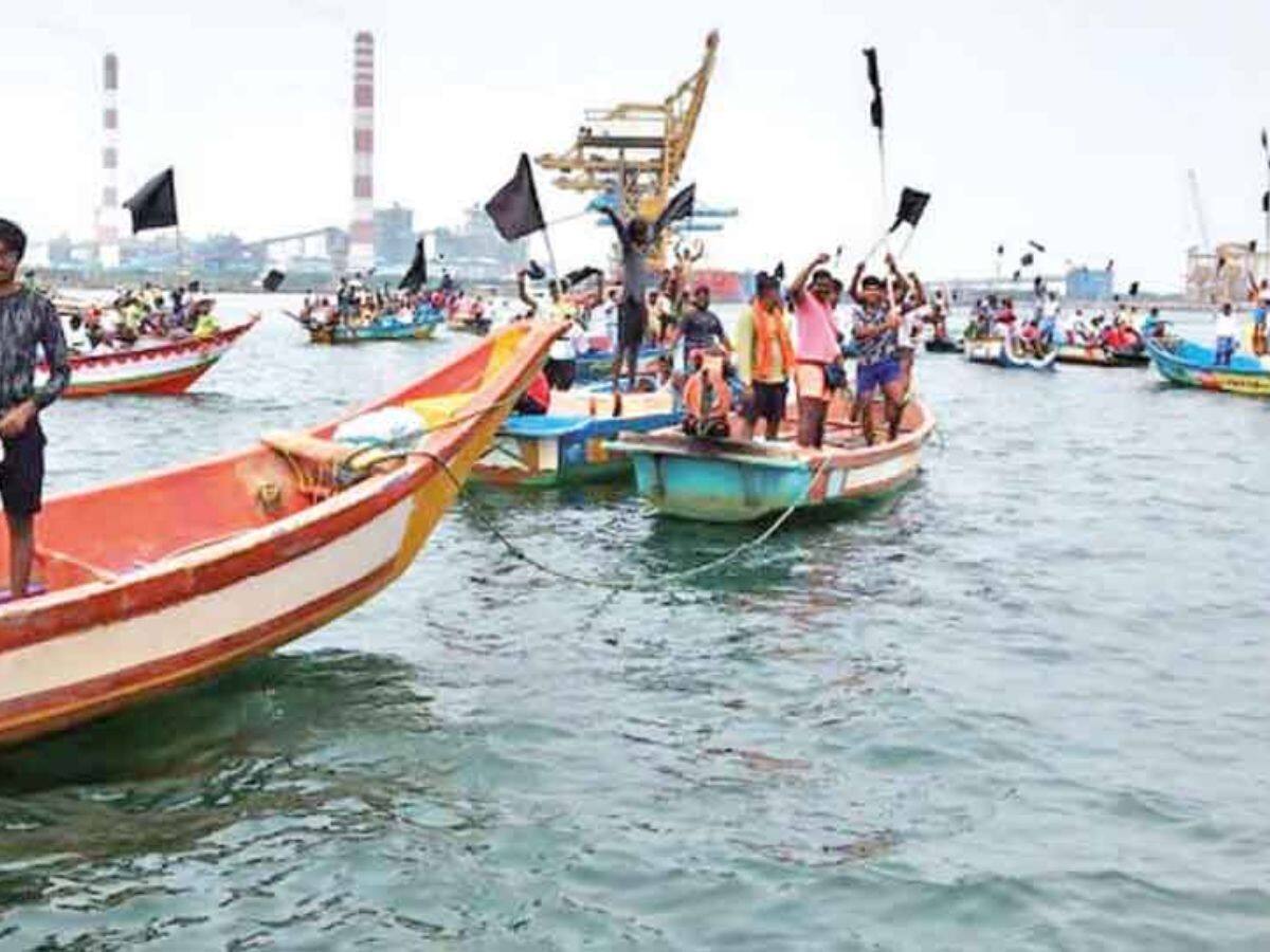 2024 புத்தாண்டை கருப்பு கொடிகளை ஏற்றி கவலையுடன் வரவேற்ற சென்னை மீனவர்கள்