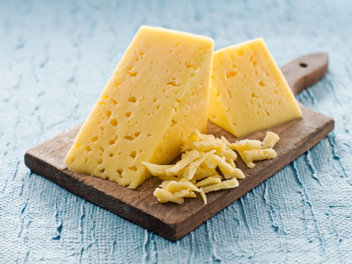 Side Effects of Cheese | சீஸ்… அளவிற்கு அதிகமானால் ஆரோக்கியத்திற்கு ஆப்பு வைக்கும்!