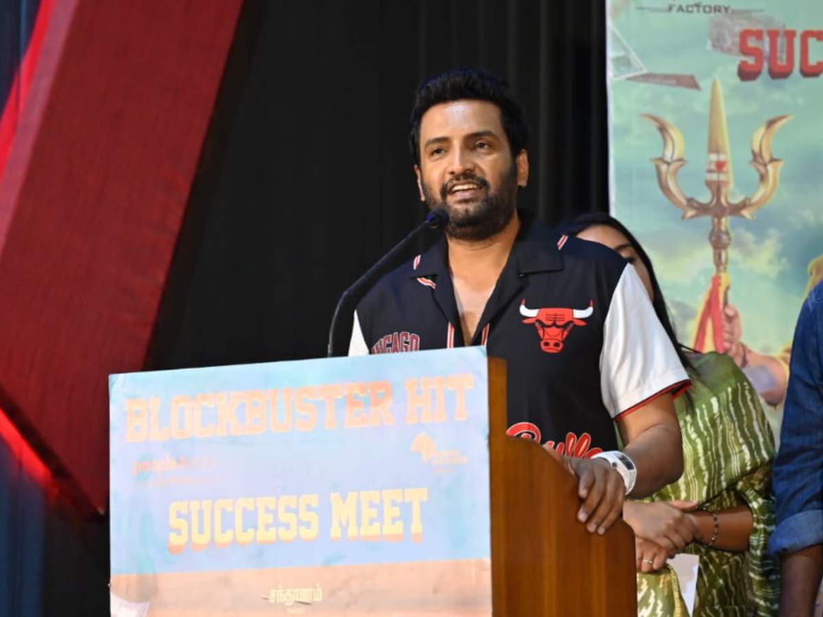 நான் ஆன்மீகவாதிதான் - வடக்குப்பட்டி ராமசாமி தேங்க்ஸ் மீட்டில் பேசிய சந்தானம்!