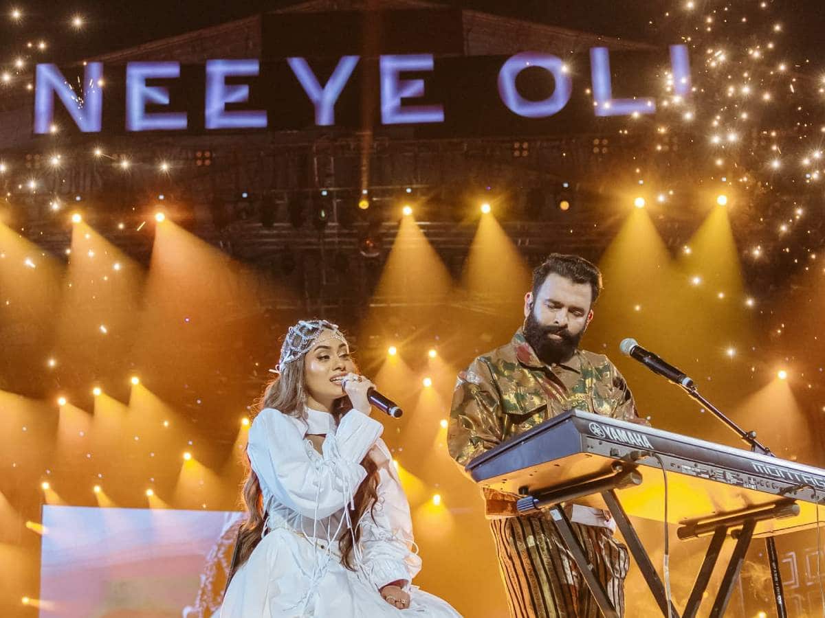 இசை நிகழ்ச்சிகளுக்கு முன்னுதாரணமாக மாறிய சந்தோஷ் நாராயணனின் நீயே ஒளி!