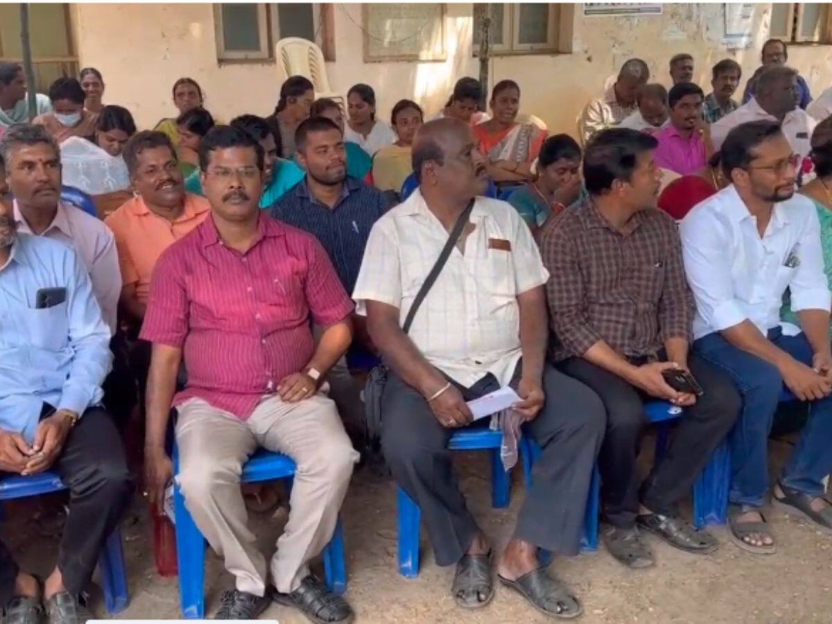 கடலூர்: வருவாய்த்துறை அலுவலர்களின் உண்ணாவிரத போராட்டம்