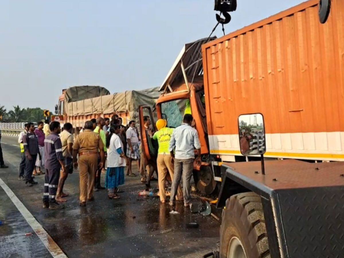 தேசிய நெடுஞ்சாலை  விபத்தில் சிக்கிய ஓட்டுநர்: போராடி மீட்ட தீயணைப்புத் துறையினர்