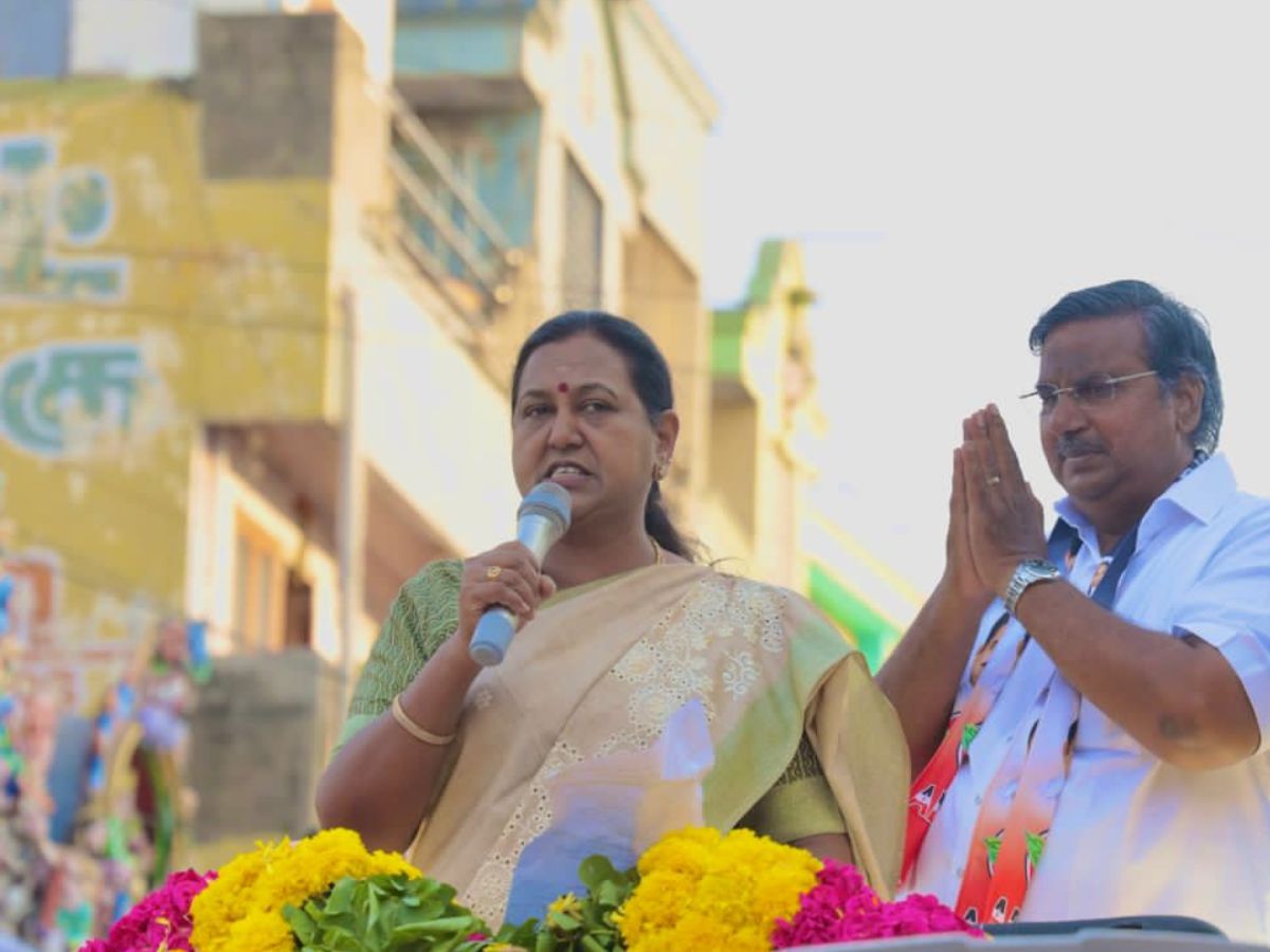 சின்னத்தை மறந்து தேர்தல் பிராசாரத்தில் உளறிய பிரேமலதா விஜயகாந்த்! சின்னத்தை மறந்து தேர்தல் பிராசாரத்தில் உளறிய பிரேமலதா விஜயகாந்த்!
