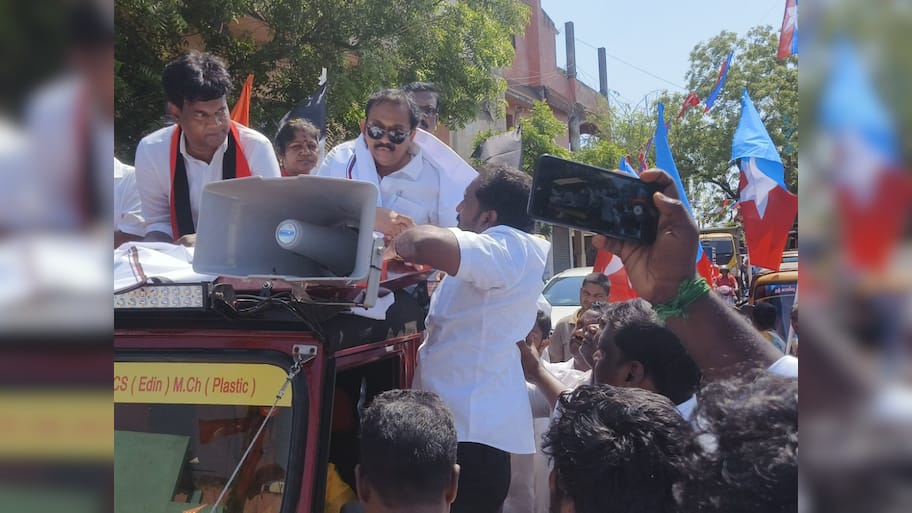 உதயநிதி ஸ்டைலில் கல்லை கையில் எடுத்த அதிமுக நிர்வாகி! பிரச்சாரத்தில் சரமாரி கேள்வி