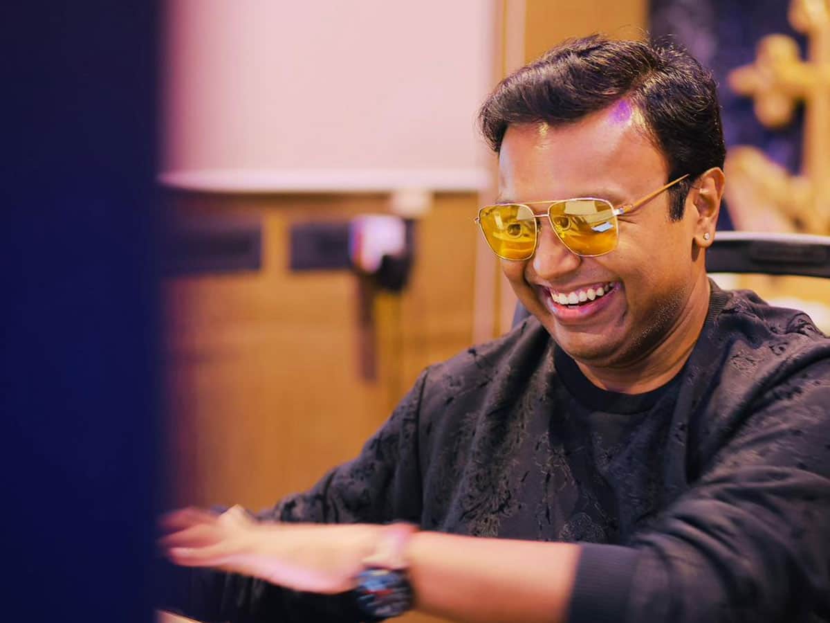 இசையமைப்பாளர் டி.இமான் இசையில் இணையத்தைக் கலக்கும் “மாயோனே” பாடல்