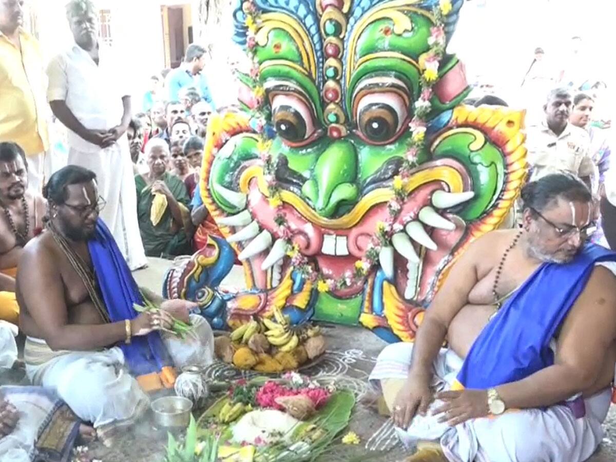 மதுரையின் கள்ளழகர் கோவில் சித்திரை பெருவிழா கொட்டகை முகூர்த்ததுடன் தொடங்கியது