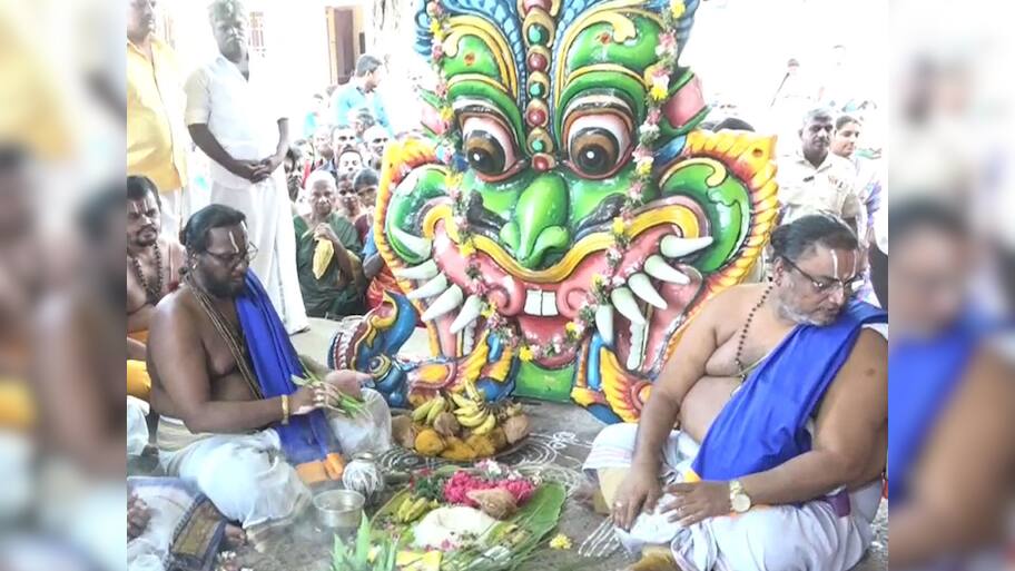 மதுரையின் கள்ளழகர் கோவில் சித்திரை பெருவிழா கொட்டகை முகூர்த்ததுடன் தொடங்கியது
