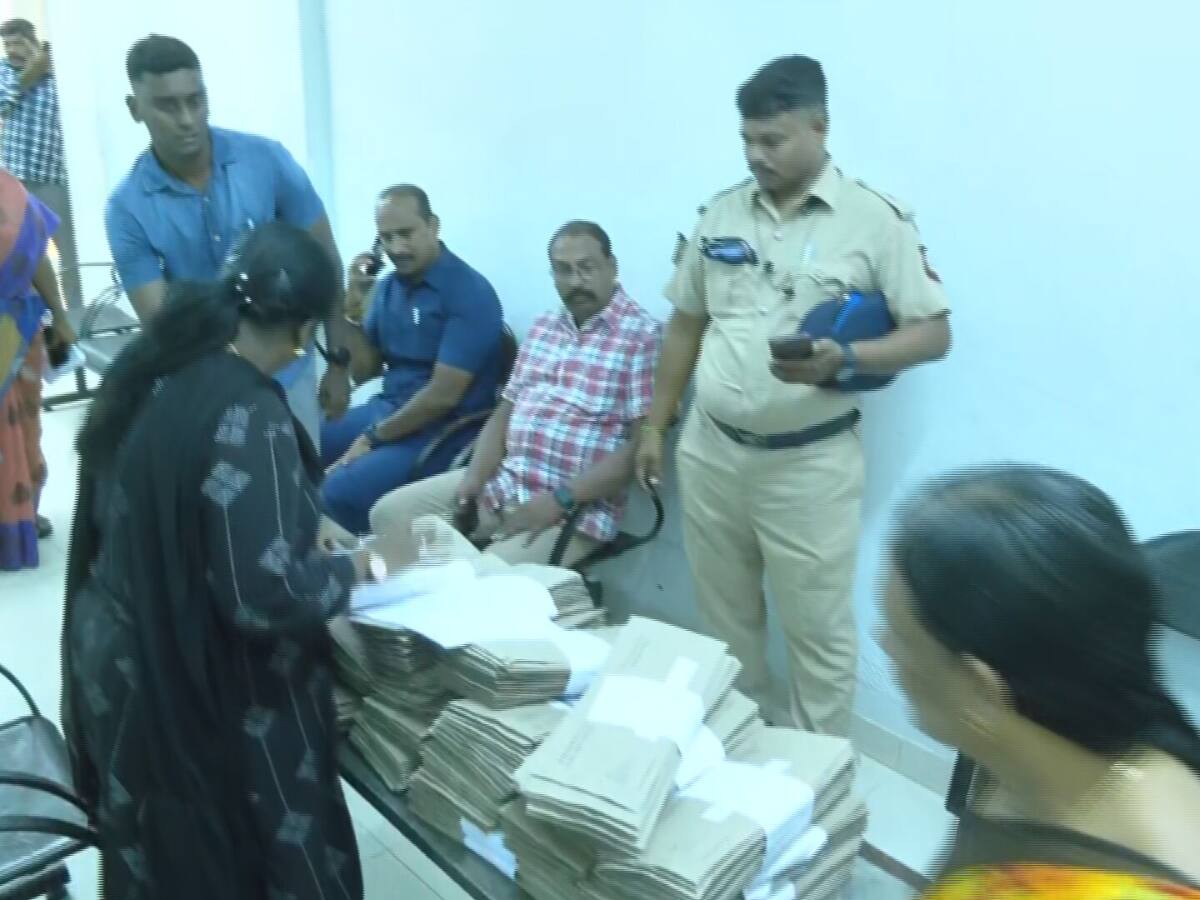 கரூர்: லோக்சபா தேர்தலுக்கான வாக்குபதிவு தொடங்கியது! வரிசையாக வாக்களித்த காவல்துறை