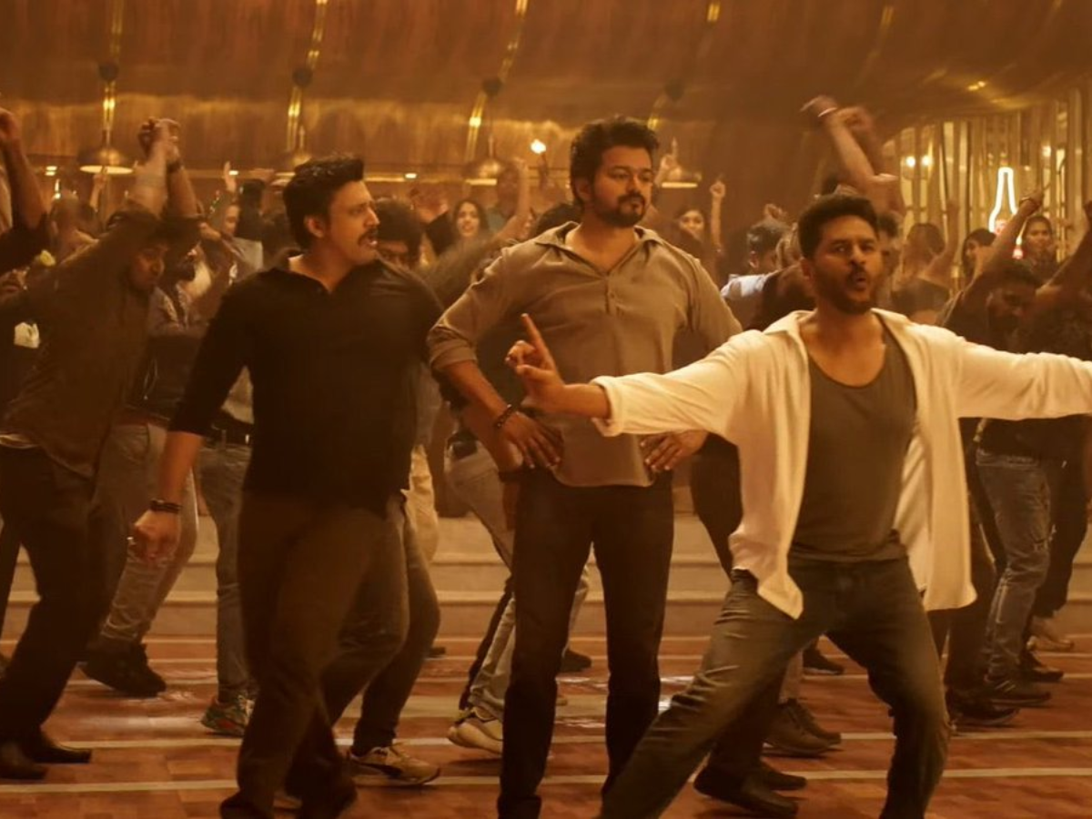 விசில் போடு பாடல் விஜய்யின் அரசியலுக்கு பயன்படுமா? வரிகளை வறுத்தெடுக்கும் நெட்டிசன்கள் விசில் போடு பாடல் விஜய்யின் அரசியலுக்கு பயன்படுமா? வரிகளை வறுத்தெடுக்கும் நெட்டிசன்கள்