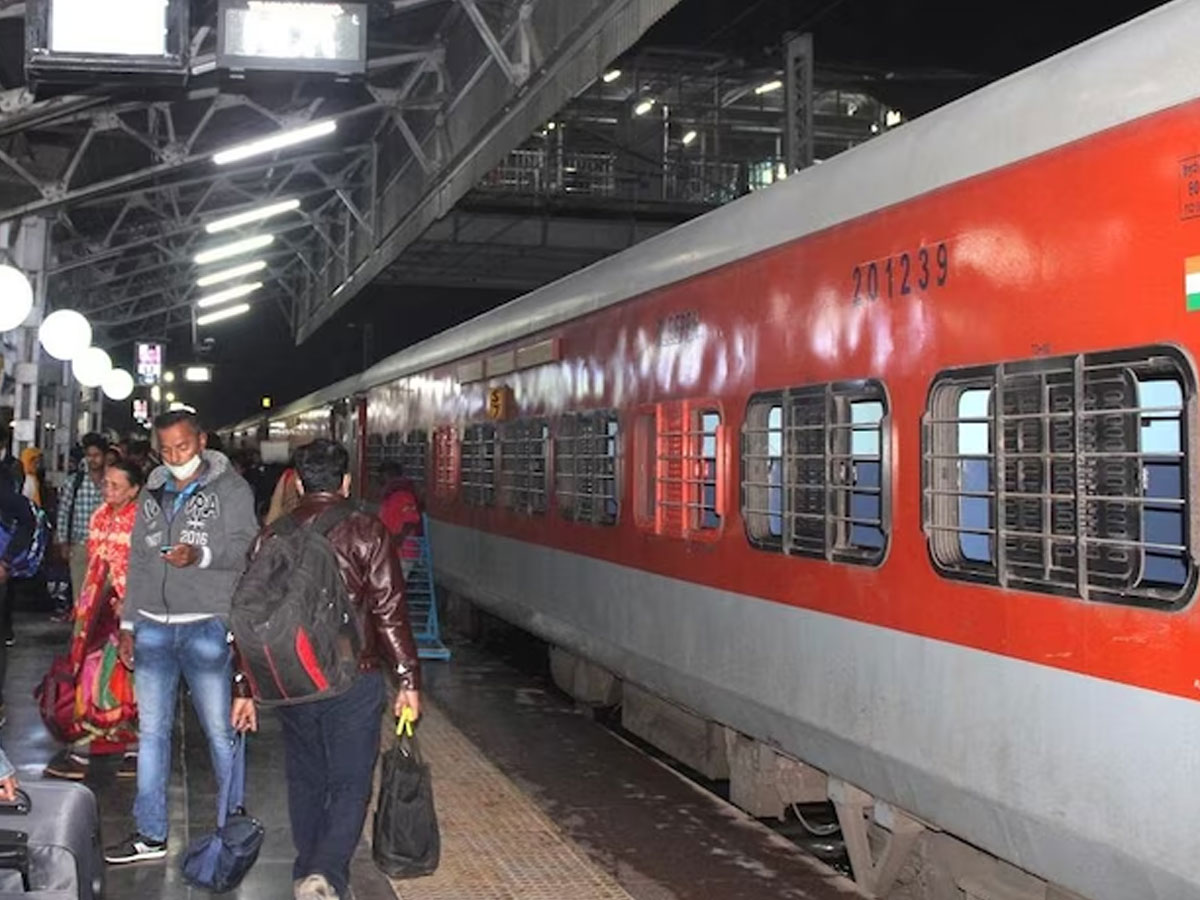 டூர் பிளான் பண்ணியாச்சா.. IRCTC வழங்கும் அசத்தலான மாஸ் டூர் பேக்கேஜ் டூர் பிளான் பண்ணியாச்சா.. IRCTC வழங்கும் அசத்தலான மாஸ் டூர் பேக்கேஜ்