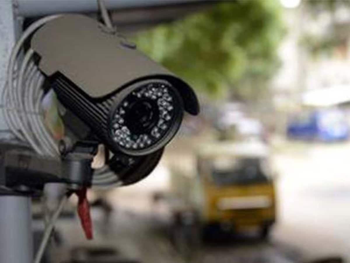 கோவை: வாக்குப்பெட்டி வைத்திருக்கும் அறைக்கு அருகே சென்ற கார்! பரபரப்பு