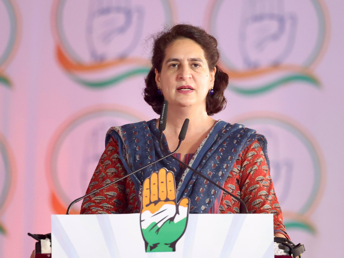 'என் தந்தையை துண்டு துண்டாக வீட்டுக்கு எடுத்து வந்தேன்' - பிரியங்கா காந்தி உருக்கம் 'என் தந்தையை துண்டு துண்டாக வீட்டுக்கு எடுத்து வந்தேன்' - பிரியங்கா காந்தி உருக்கம்