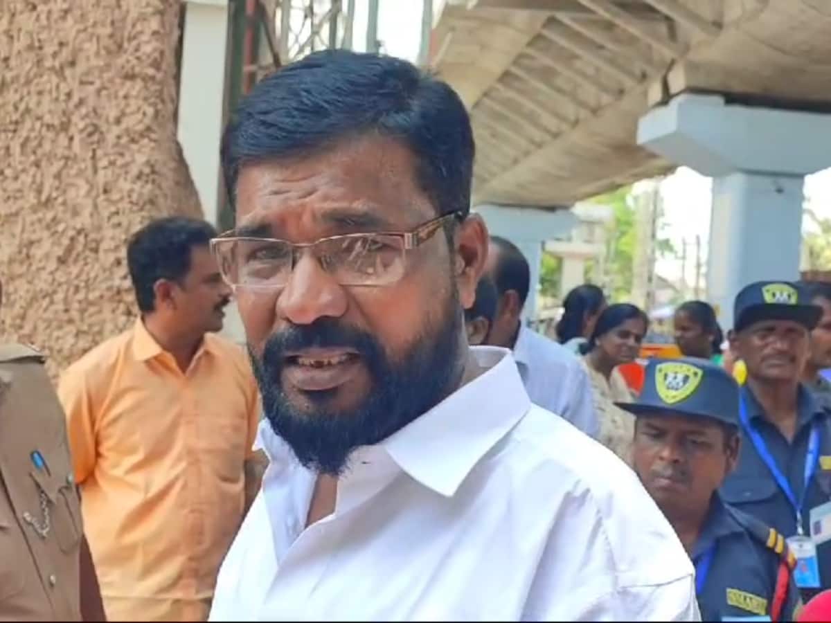 மாணவர்கள் ஷாக்... நீட் எழுதிய 50 வயது வழக்கிறஞர்... மதுரையில் சுவாரஸ்யம்