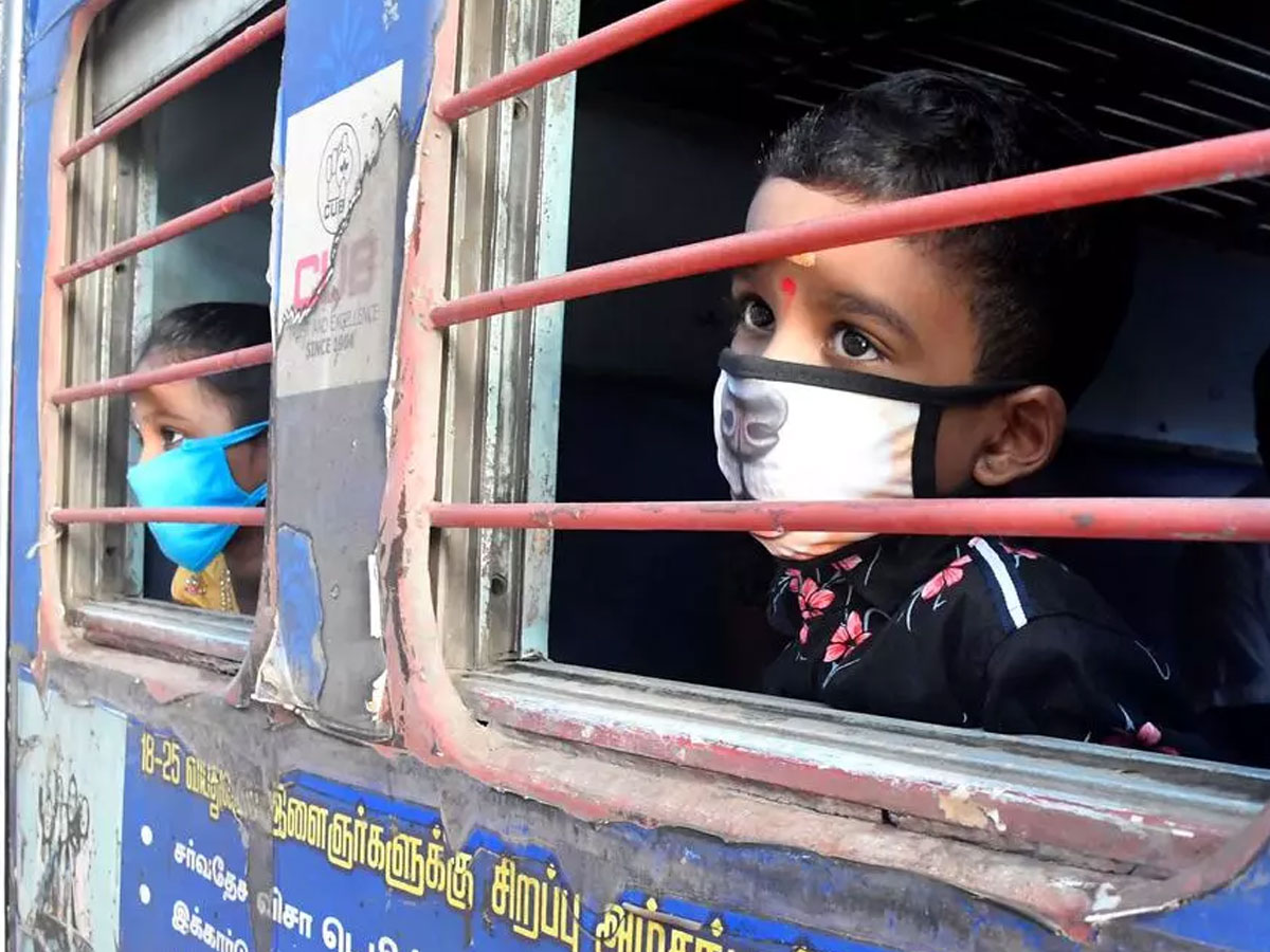 குழந்தைகளுடன் ரயிலில் பயணம் செய்பவர்களுக்கு கட்டாயம் இந்த செய்தியை படிக்கவும் குழந்தைகளுடன் ரயிலில் பயணம் செய்பவர்களுக்கு கட்டாயம் இந்த செய்தியை படிக்கவும்