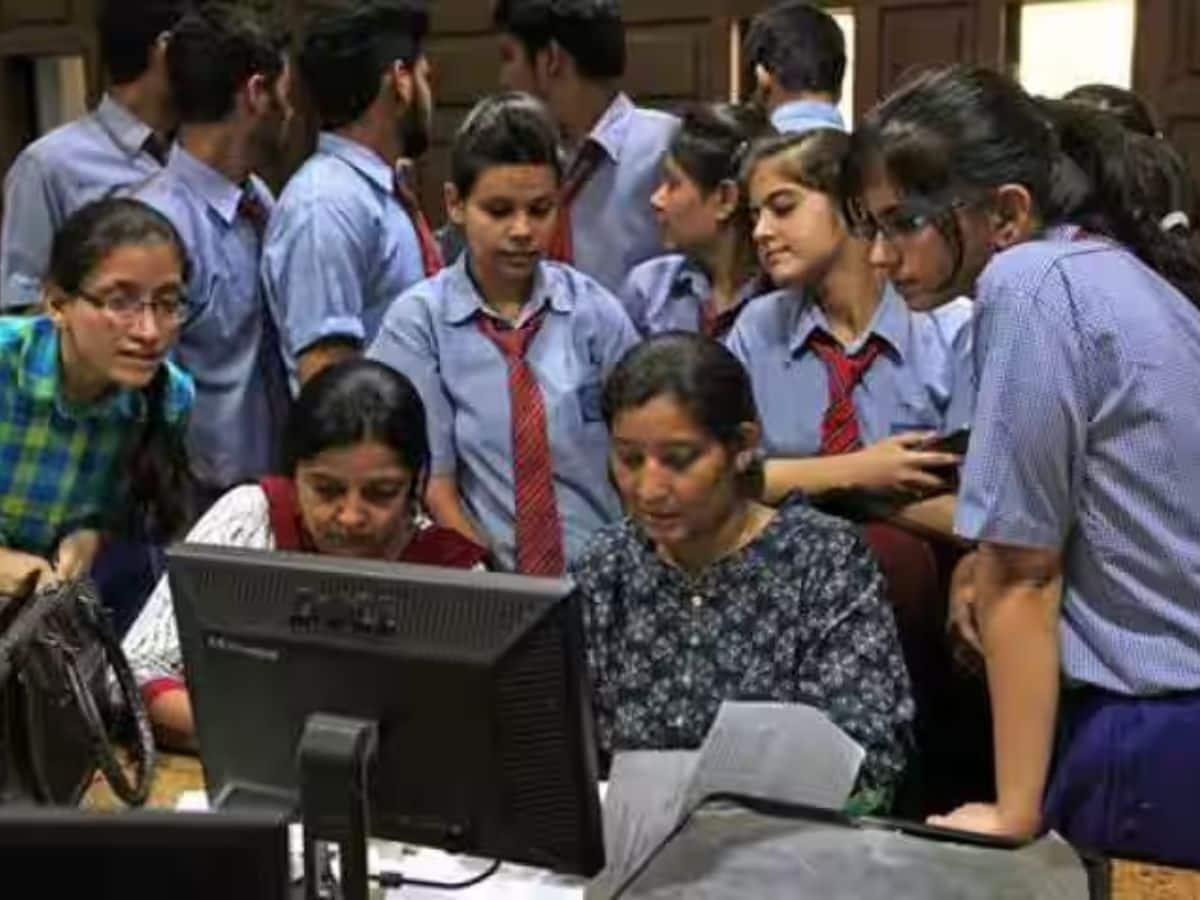 10ஆம் வகுப்பு முடித்த பின் என்ன படிக்கலாம்? கொட்டிக்கிடக்கின்றன வாய்ப்புகள்.. முழு பட்டியல் இதோ!!