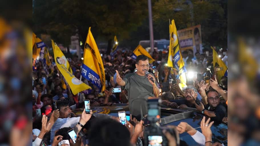 50 நாளுக்கு பின் வெளியே வந்த அரவிந்த் கெஜ்ரிவால்... அவரின் முதல் ரியாக்சன் என்ன தெரியுமா?