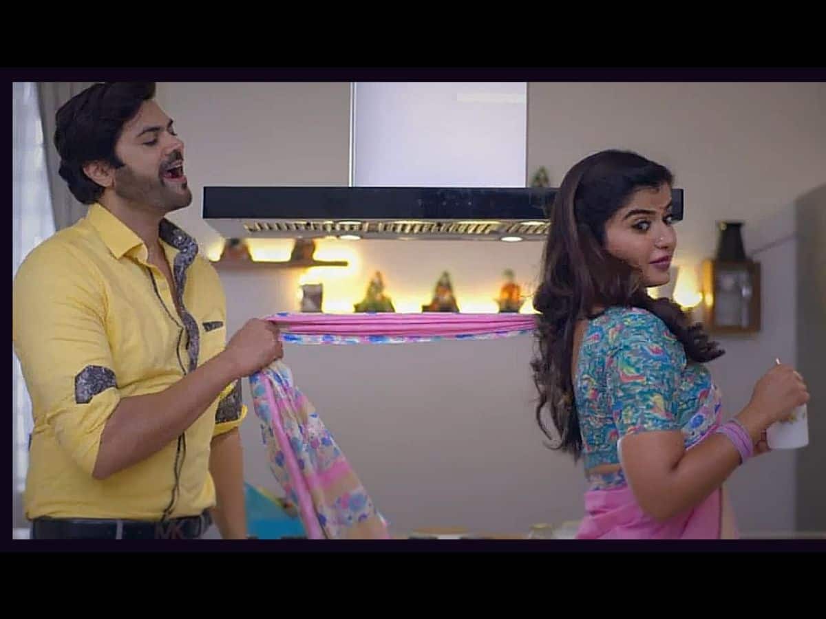 கிச்சனில் ரொமான்ஸ் செய்யும் எழில்-இந்து ஜோடி! கடுப்பான மனோகரியின் கொலைத் திட்டம்!