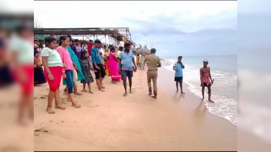 திருச்செந்தூரில் பக்தர்கள் கடலில் குளிக்க தடை... காரணம் இது தான்..!!
