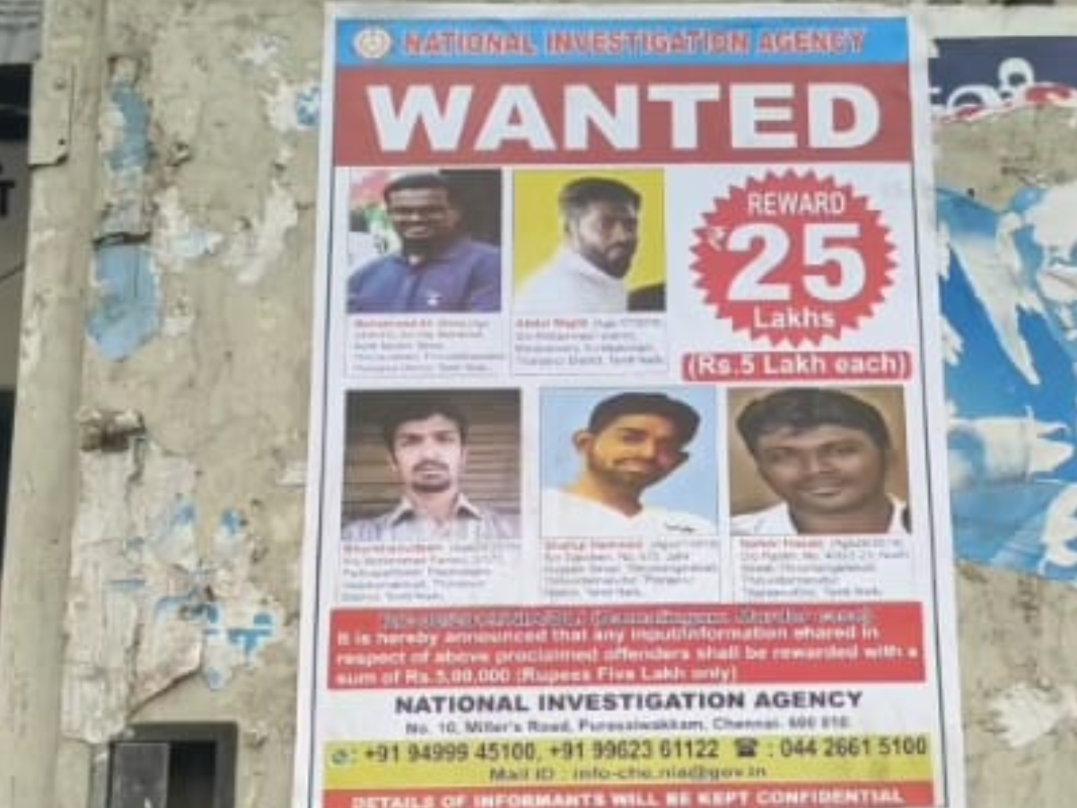 திருப்புவனம் ராமலிங்கம் கொலை வழக்கு : துப்பு கொடுத்தால் ரூ.25 லட்சம் பரிசு... கோவையில் NIA போஸ்டர் திருப்புவனம் ராமலிங்கம் கொலை வழக்கு : துப்பு கொடுத்தால் ரூ.25 லட்சம் பரிசு... கோவையில் NIA போஸ்டர்